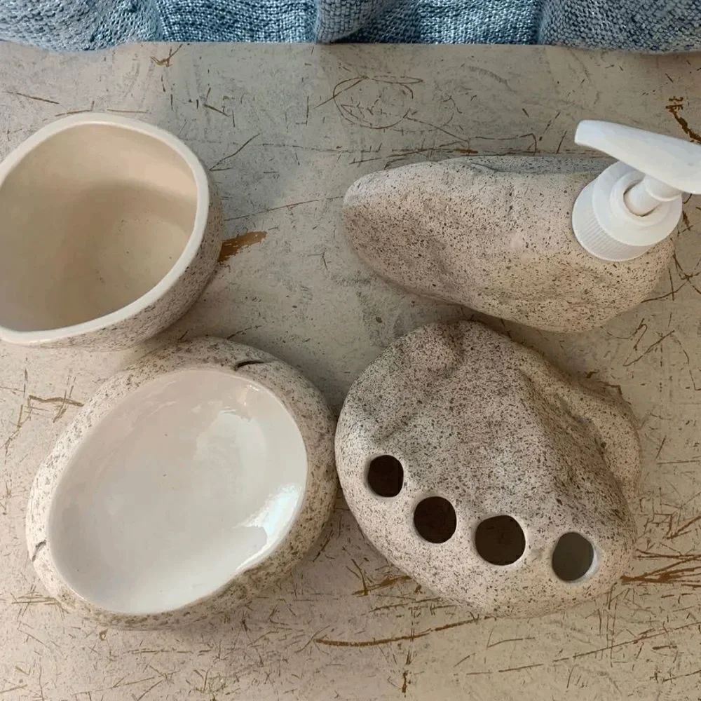 Handcrafted 4 Piece Bathroom Set - Picture 8 of 8